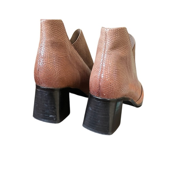 Journee Signature Women's Stylla Stretch Vamp Leather Block Heel Shooties Size 9 - Picture 8 of 11